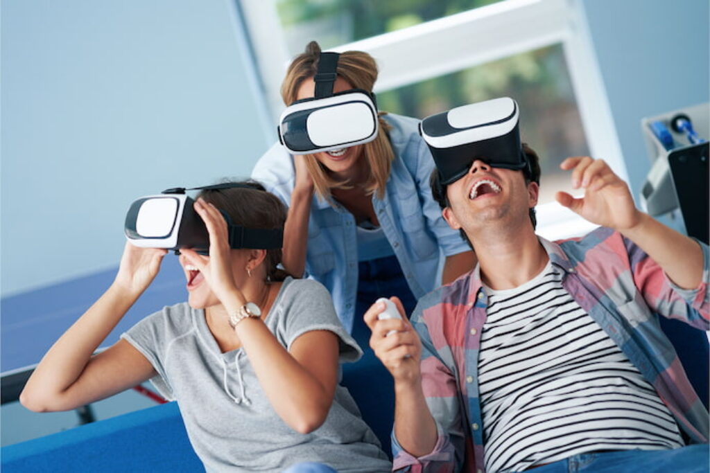 Amigos se divertindo com o VR