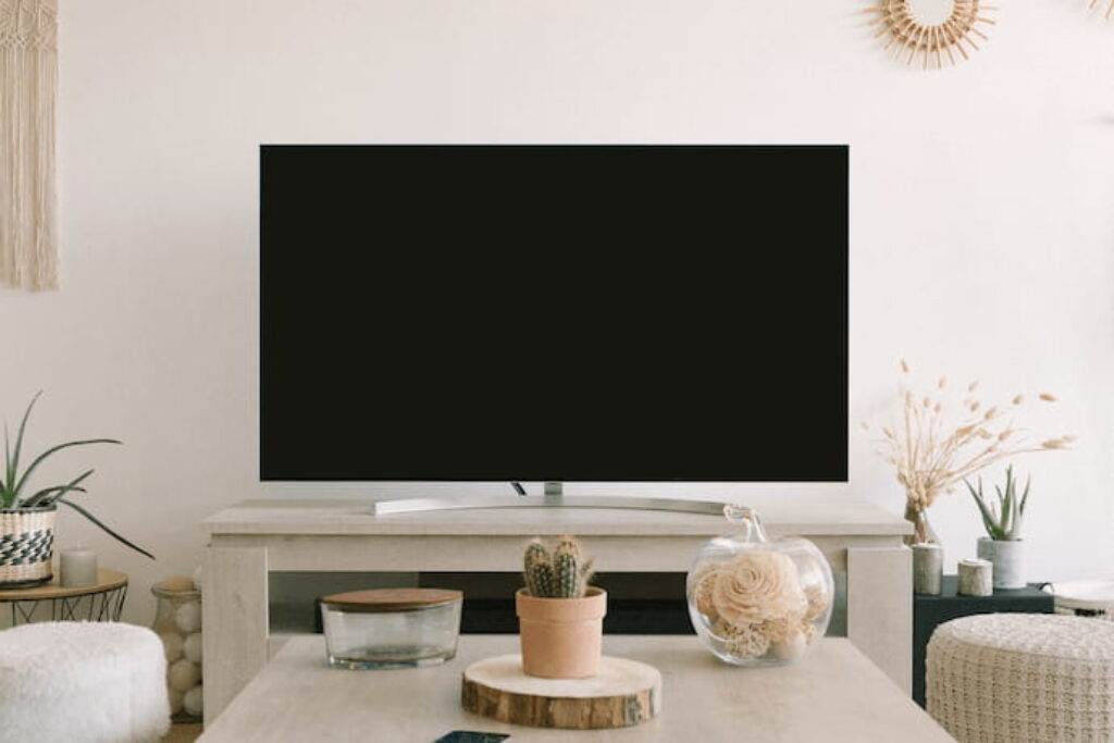 Smart Tv desligada na sala