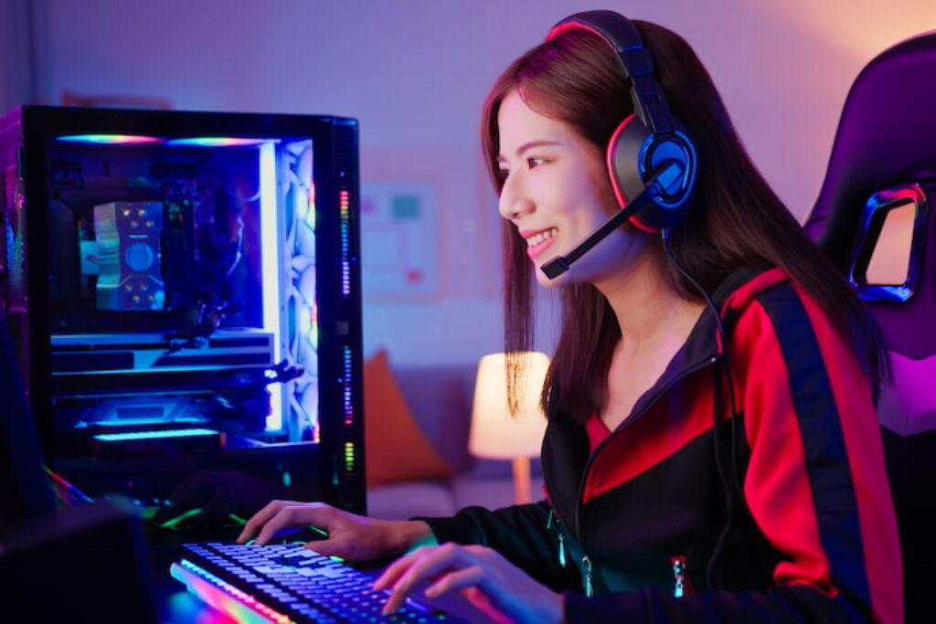 Mulher jogando no PC gamer