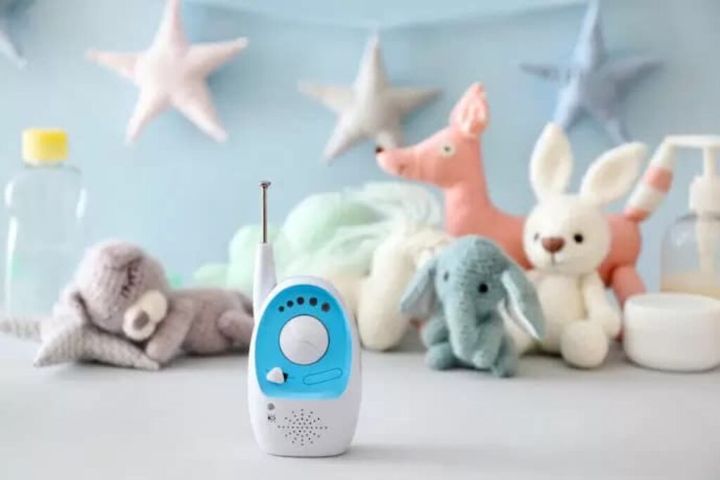 babá eletrônica em quarto de criança
