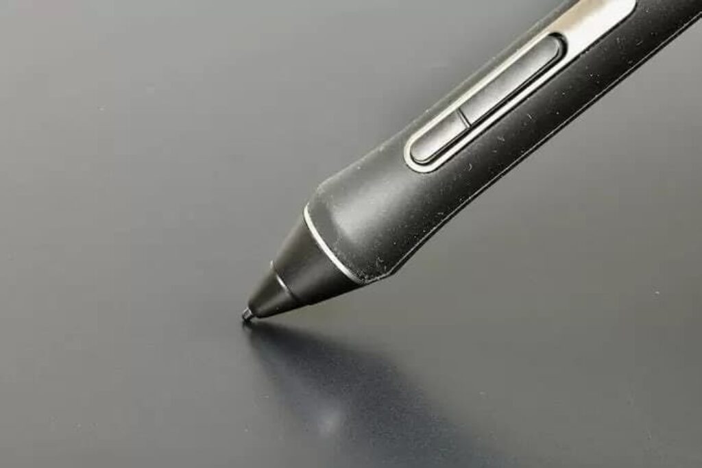caneta cinza em destaque