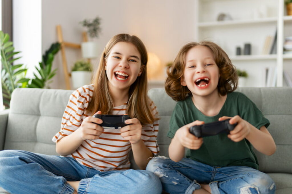 Crianças jogando videogame