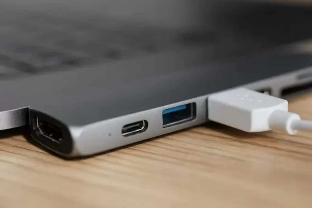 Porta USB em cooler para notebook